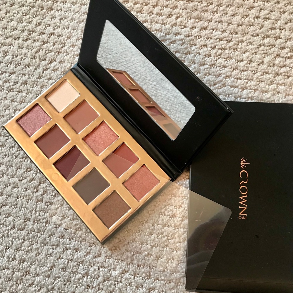 Neutral Crown Pro eye shadow palette